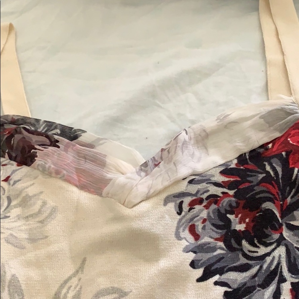 Floral top - Picture 2 of 3